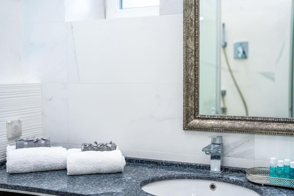 Best Point In The City / 2 Bedrooms Apartment *