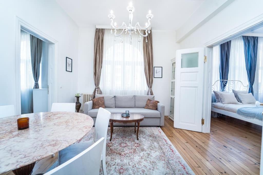 Best Point In The City / 2 Bedrooms Apartment *