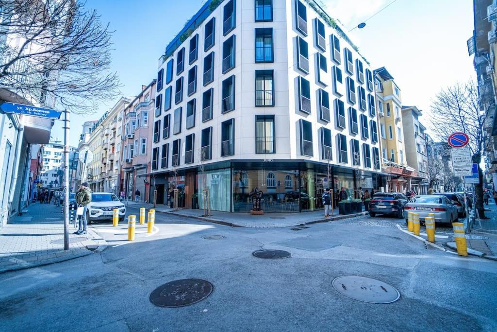 Best Point In The City / 2 Bedrooms
